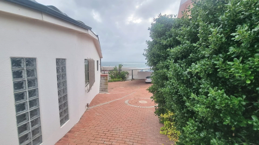 5 Bedroom Property for Sale in Yzerfontein Western Cape